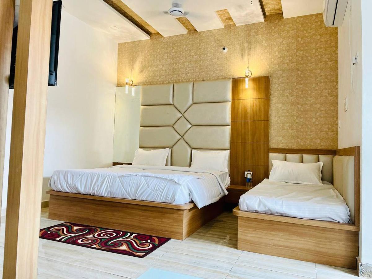 Hotel B P Emerald Матура Екстериор снимка