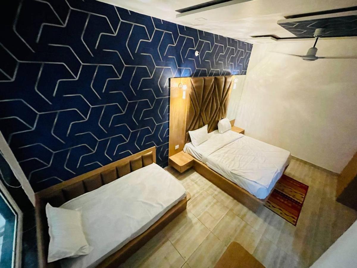 Hotel B P Emerald Матура Екстериор снимка