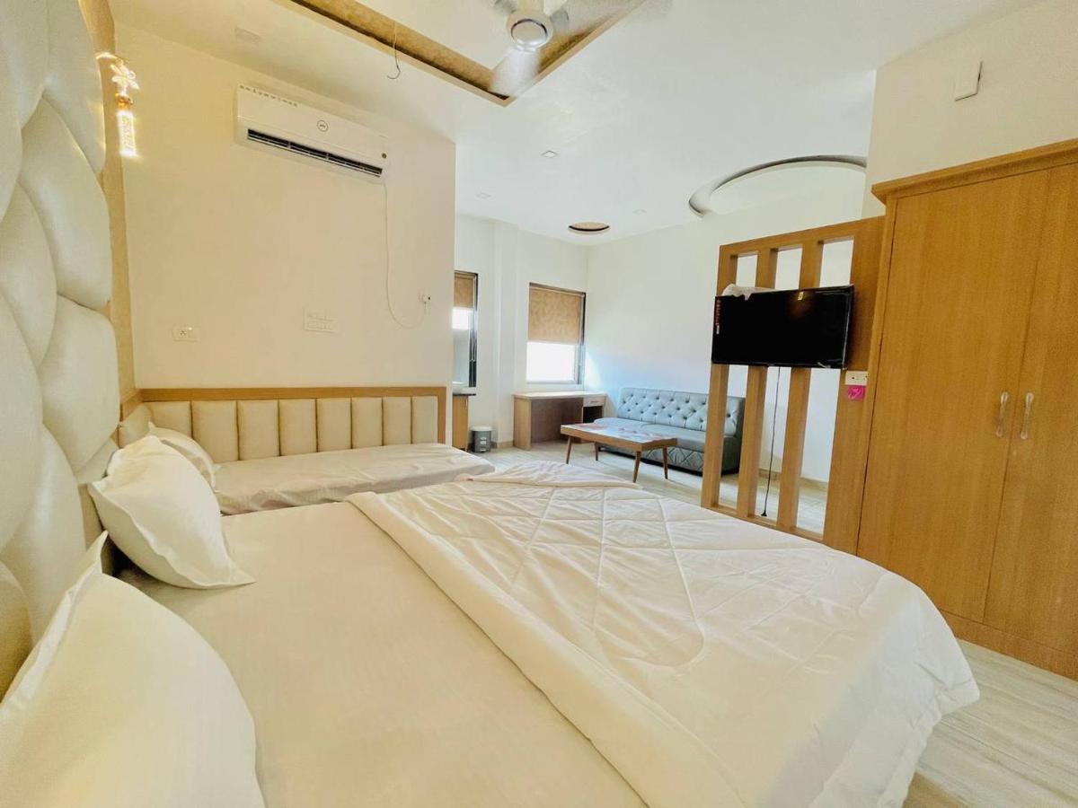 Hotel B P Emerald Матура Екстериор снимка