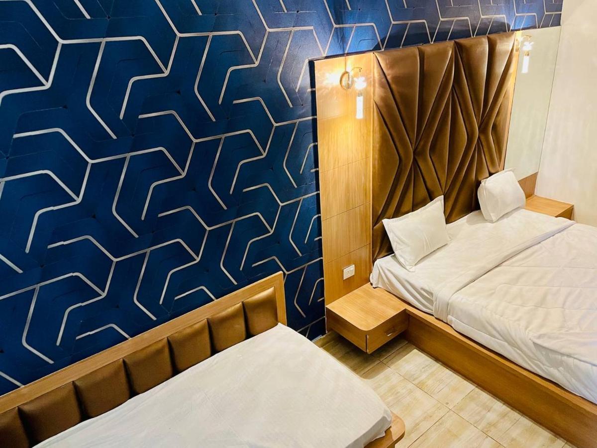 Hotel B P Emerald Матура Екстериор снимка